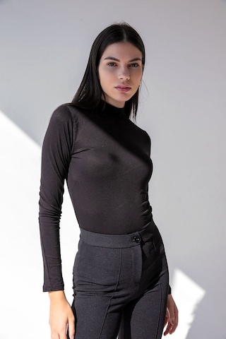 Kadın Dik Yaka Zebra Desenli Body Siyah