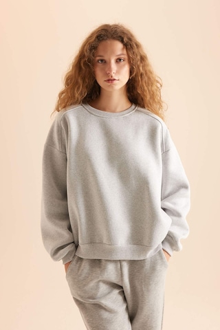 DeFacto Coool Oversize Geniş Kalıp Bisiklet Yaka Basic Düz Kalın Kumaş İçi Yumuşak Tüylü Sweatshirt D9022AXNSGR210 Gri