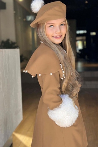 Riccotarz Kız Çocuk Boydan Yakası İnci Taş İşlemeli Şal Detaylı Kemerli Bej Kaşe Bej