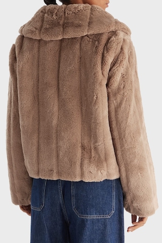 Guess New Shophy Regular Fit Şal Yaka Cepli Suni Kürk Mont W0bl0nwdch0 Kadın Mont W0bl0n Wdch0 A106 Pudra