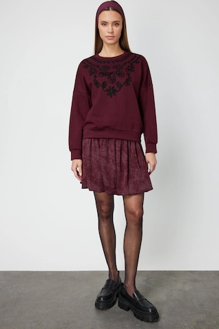 On Fashion Kadın Yakası İşlemeli Bordo Sweatshirt 66357 Bordo