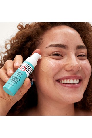 First Aid Beauty Dark Spot Serum - Niasinamid İçeren Pigment Leke Karşıtı Serum 30 Ml