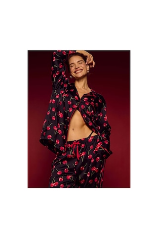 Victoria's Secret Parlak Saten Uzun Pijama Takımı Siyah Kiraz Baskılı