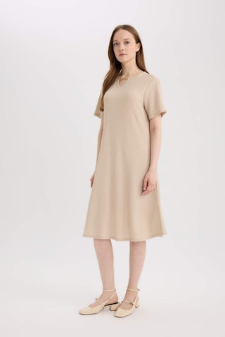 DeFacto Regular Fit Apaş Yaka Basic Düz Bürümcük Kısa Kollu Midi Yazlık Elbise D3834AX25SMBG115