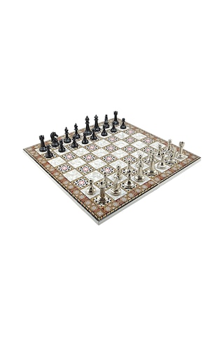 Gifthome Premium Black Metal Klasik Satranç Takımı Ve Katlanır Sedef Desenli Mdf Tahtası 43x43 Cm.
