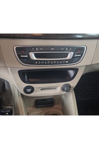 Renault Fluence Megane 3 Radyo Ceplik Teyp Gözü Çerçevesi