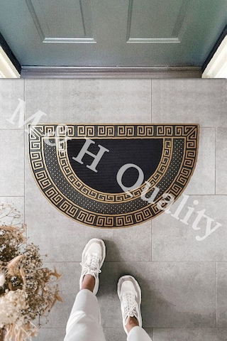 Dekoratif Yarım Ay Versace Model Kapı Önü Paspası Yıkanabilir Toz Alıcı Halı Altın Renk Altın