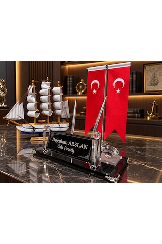 Kişiye Özel Çift Kalemli Kristal Masa İsimliği Türk Bayraklı Yelkenli Gemili 3 Parça Beyaz
