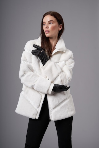 Stella Beyaz Tüylü Mont 211003 001