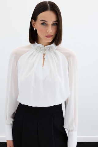 Sateen Yaka Aksesuarlı Bluz - Ekru-133754 Ekru