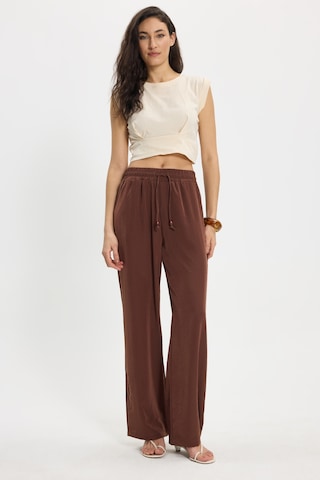 Tudors Kadın Slim Fit %100 Pamuk Pileli Yumuşak Doku Bisiklet Yaka Bej Crop Bluz-50396