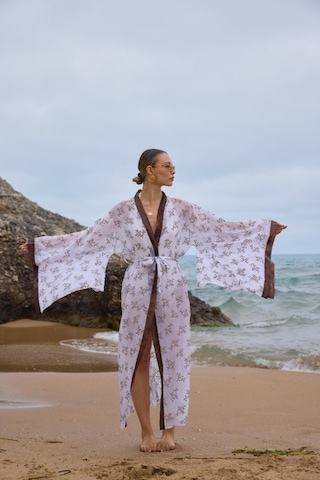 Moda Banuş Beyaz Nakış İşlemeli Yarasa Kol Uzun Kimono, Pareo Beyaz Beyaz