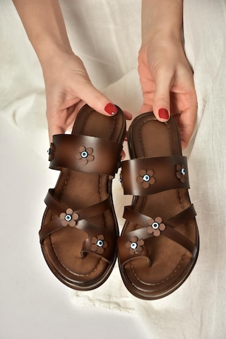 Fox Shoes Y390022603 Kahverengi Hakiki Deri Nazar Boncuklu Parmak Detaylı Kadın Terlik Kahverengi