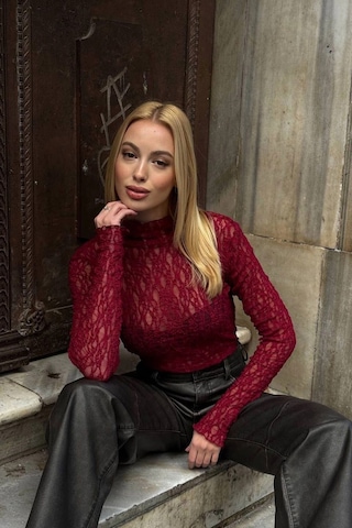 Kadın Yarım Balıkçı Yaka Full Esnek Dantel Bürümcük Spor Şık Tasarım Gece Bluzu Kırmızı