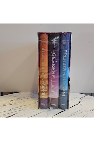 Geekerella Kutu Set- 3 Kitap