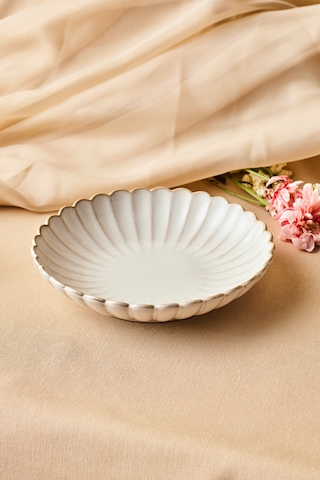Karaca Daisy Çukur Tabak 19 Cm Krem