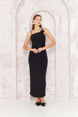 Kadın Siyah Gül Detaylı Bodycon Askılı Midi Elbise Dm1053 Siyah