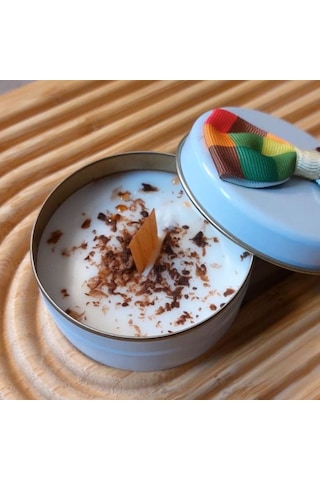 Uretti - Ayşe 7362 2279 El Yapımı Çikolata Kokulu Metal Kutuda Mum - 3 X 7 Cm Beyaz