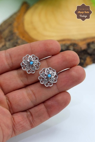 Firuze Taşlı Çiçek Model Oksitli Telkari Kadın Gümüş Küpe