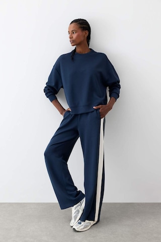 Defacto Defactofit Oversize Geniş Kalıp Bisiklet Yaka Modal Sporcu Sweatshirt E8954ax25aunv165 Lacivert