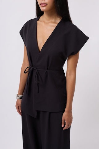 Gülsüm Aydın Bağcık Detay Yelek Siyah