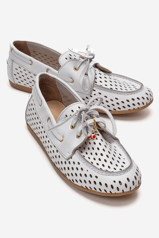 Luvishoes Stevo Beyaz Cilt Hakiki Deri Delikli Bağcıklı Kadın Loafer Ayakkabı