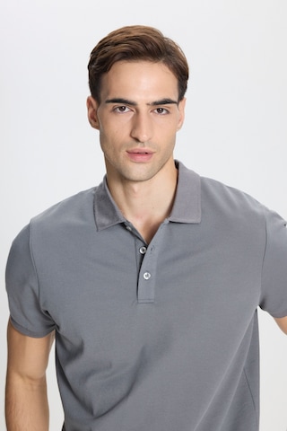 George Henry Çekmeyen Pamuklu Kumaş Slim Fit Dar Kesim Kıvrılmaz Polo Yaka Tişört Gargoyle Gri