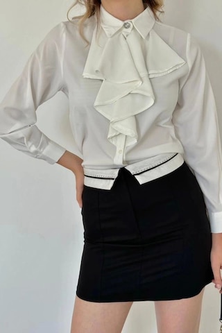 Siyah Kemeri Bilyeli Mini Etek Siyah