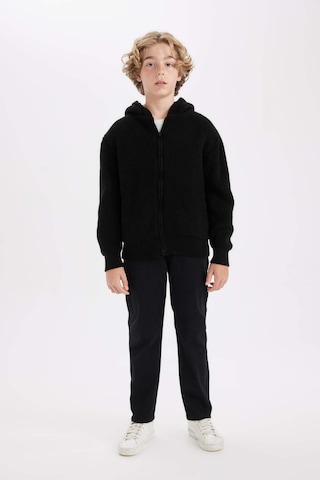 DeFacto Erkek Çocuk Basic Düz Triko İçi Polarlı Kapüşonlu Fermuarlı Siyah Okul Hırkası U4282A624AUBK81