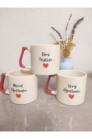Kişiye Özel Öğretmenler Günü Kupası - Öğretmenime Hediye Kupa Bardak - İsimli Kalpli Tasarım Kırmızı