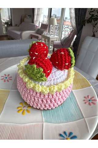 Paris Organik Oyuncak ve Hediyelik Tığ İşi Çilekli Cupcake Aksesuar