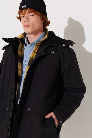 Lee Regular Fit Normal Kesim Kapüşonlu Siyah Parka Ceket L232220001 Siyah