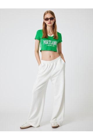 Koton Crop Tişört V Yaka Slogan Baskılı Kısa Kollu Biyeli Slim Fit Yeşil 4sal11230ık Yeşil