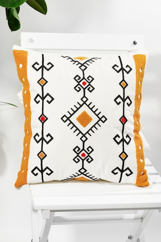 Beyaz Kumaş Punch Nakışlı Dekoratif Kırlent Kılıfı 45 X 45 Cm