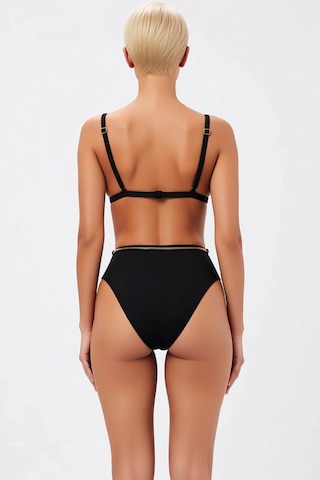 Benerly Kadın Bikini Takımı Üçgen Kap Yüksek Bel Düz Desen Zincir Charm A Siyah