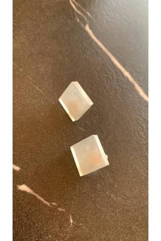 Sedefli Beyaz Renk Orta Boy Kare Şekil Gold Aksesuar Epoksi Küpe Diğer