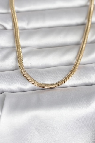 Zarif Boyunlar İçin 45cm Golden Pirinç Yassı Yılan Zincir Kadın Kolye Standart