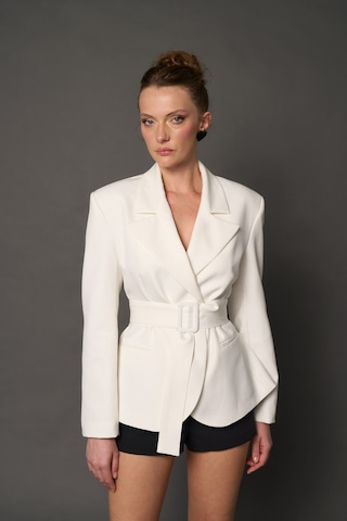 Thalure Kadın Beyaz Beli Kemer Detaylı Blazer