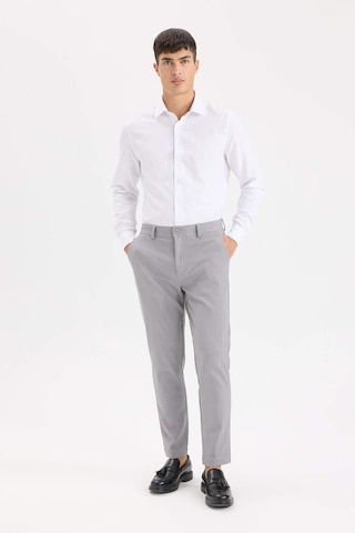 DeFacto Tailored Fit Normal Kesim Düz Paça Her Yöne Esneyen Yazlık Kumaş Pantolon C7508AX25SPGR370
