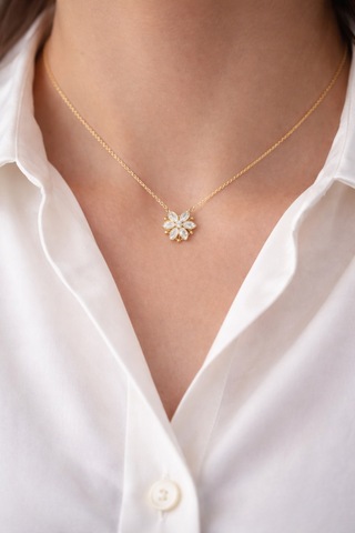 Çekirdekjewelry 925 Ayar Gümüş Altın Kaplama Çiçek Model Zirkon Taşlı Kadın Kolye Özel Işıklı Hediye Kutusunda Sarı