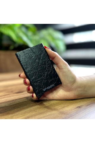 Wrapsol Rfid Korumalı Alüminyum Otomatik Mekanizmalı Kredi Kartlık Desenli Prizma Gri Kabartmalı Siyah Deri Kabartmalı Siyah Deri Siyah
