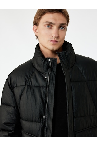 Koton Regular Fit Kapaklı Cep Detaylı Fermuarlı Uzun Kollu Dik Yaka Kışlık Şişme Mont Siyah 6wam20193hw Siyah