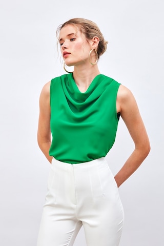 Sateen Degaje Yaka Kolsuz Bluz - Yeşil