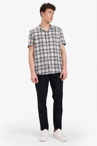 DeFacto Regular Fit Polo Yaka Kareli Yazlık Pamuklu Kısa Kollu Gömlek D7661AX25SPER42