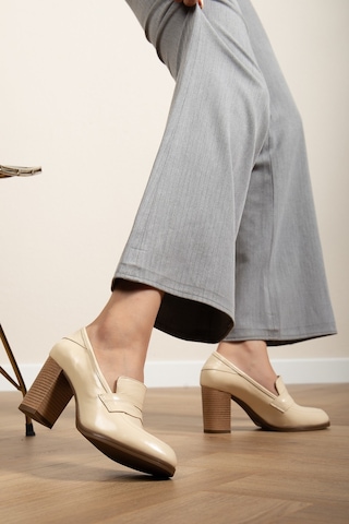 Analin Shoes Kadın Hakiki Deri Saraçlı Klasik Topuklu Ayakkabı Bej Rugan