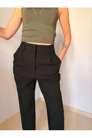 Siyah Kıvrık Paça Düz Fit Pantolon siyah