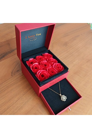 Çiftlere Özel Kırmızı Güllü Çiçekli Takı Ve Kolye Kutusu