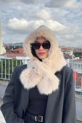 Mollycrush Peluş Boyun Bağlamalı Şapka Bere Suni Kürklü Bej Özel Tasarım Atkılı Kadın Şapkası Bej