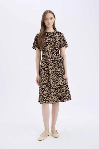 DeFacto Regular Fit Bisiklet Yaka Leopar Desenli Kuşaklı Kısa Kollu Midi Elbise E7113AX25SPBG150