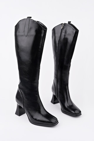 Muggo Astoria Küt Burun Yandan Fermuarlı Topuklu Kadın Çizme SİYAH RUGAN